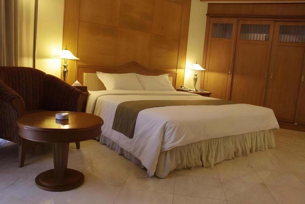 Makassar Golden Hotel Eksteriør billede