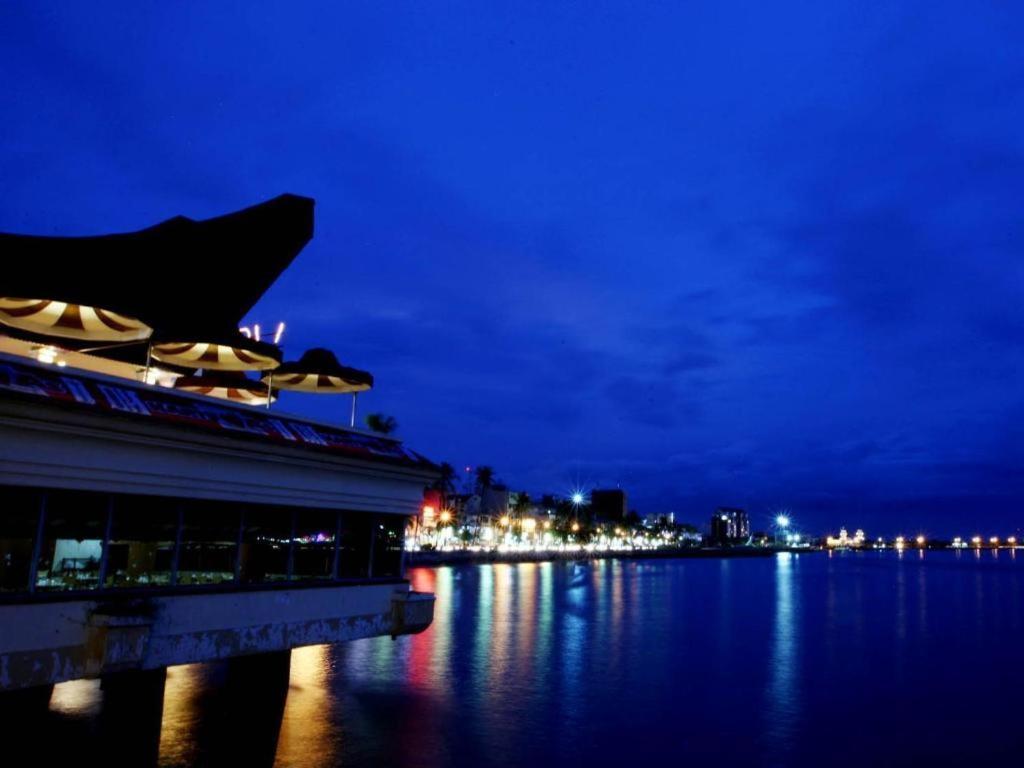 Makassar Golden Hotel Eksteriør billede